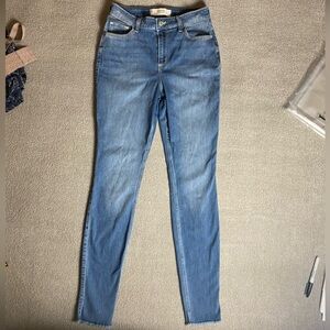 Hollister Women’s Light Wash Curvy High Rise Super Skinny Jeans - Sz 8 Long